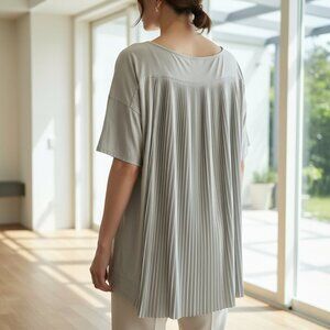 Pleats!  Cute pleat back top by Chico’s - Sz 2